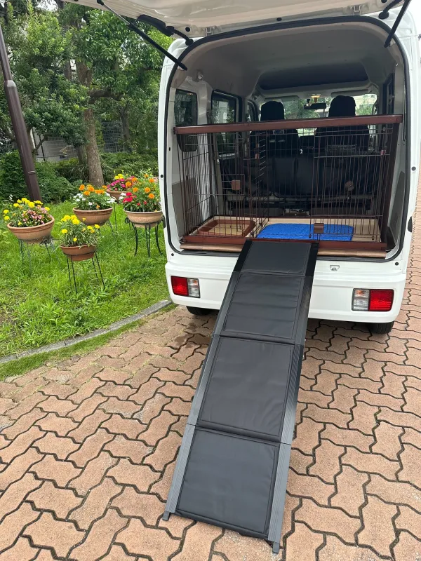 専用ペットスロープで大型犬も安心